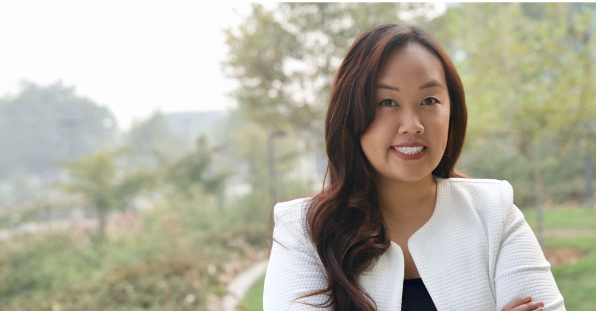 California Democrat Hopeful Repeatedly Refuses Pledge Of Allegiance