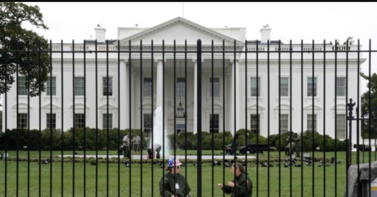 Trump Pushes Underground White House Visitor 'Hub' With Seven Security Lanes