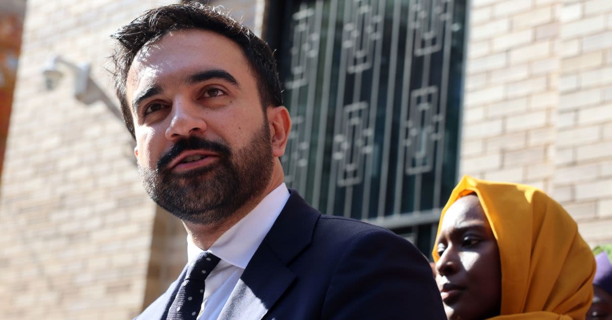 Socialist NYC Mayor Caught On Video At Mosque As Prayer Calls For Killing Of The Infidels By Your Sword