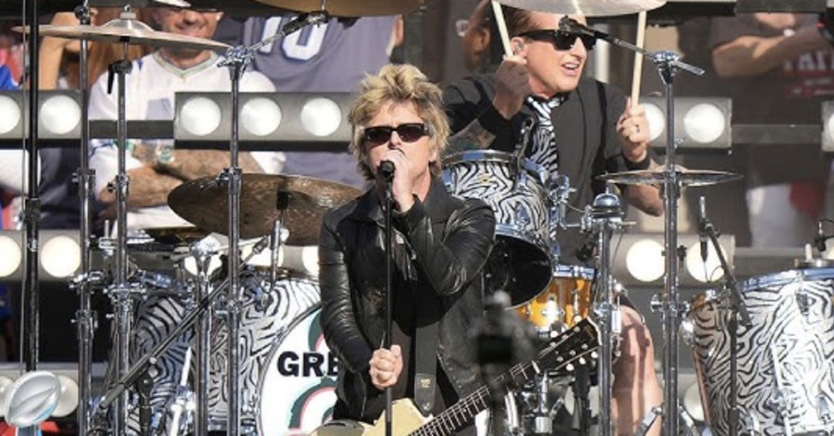 'Harris World' Embraces Green Days Performance In Pre-Super Bowl Clip