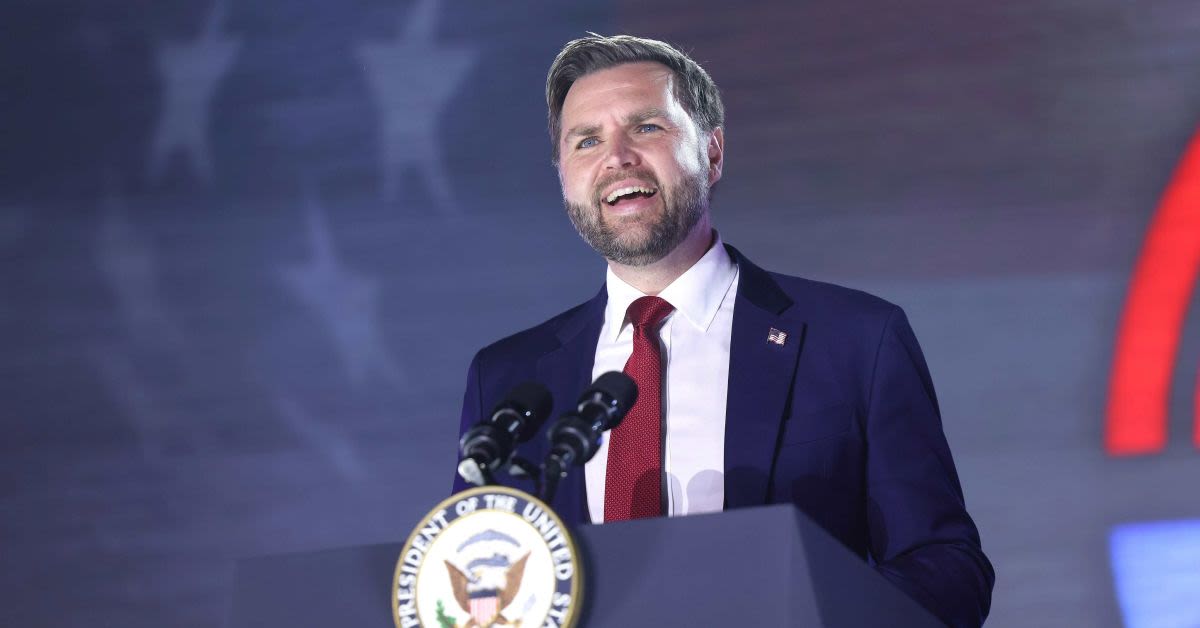 Watch: J.D. Vance Turns Palestinian-Flag Protest Into PunchlineAnd The Crowds Reaction Says It All