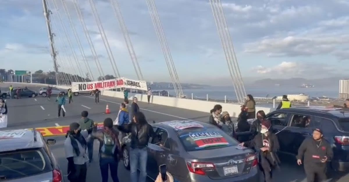 Pro-Palestinian Activists SHUT DOWN Bay Bridge Commute In Oakland, To Call For Ceasefire