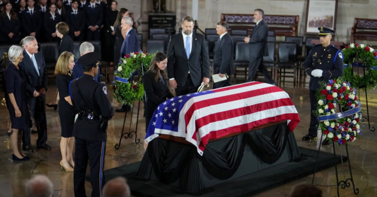 Bipartisan Tears Under The Capitol Dome As Lindsey Graham Receives A Farewell Washington Hasnt Seen In Years