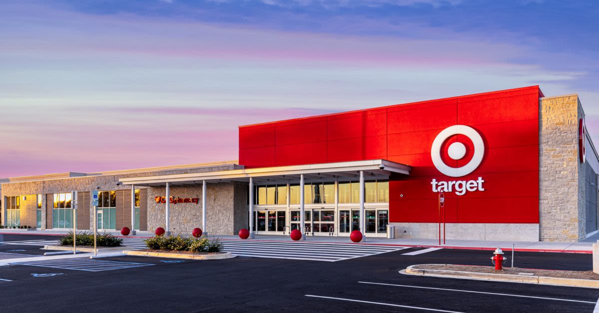 Targets All-Plastic Mega Carts Were Supposed To Wow ShoppersBut People Are Furious Instead!
