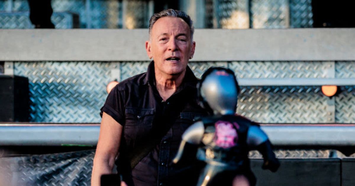 Bruce Springsteen Declares War On Trump And ICEAnd Admits Hes Ready To Lose Fans Over It!