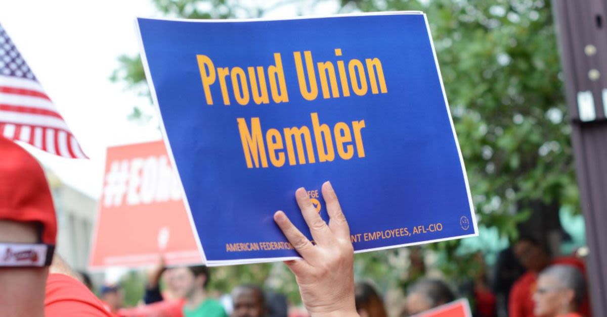 Largest Federal Workers Union Demands A New, Clean CR To End Shutdown