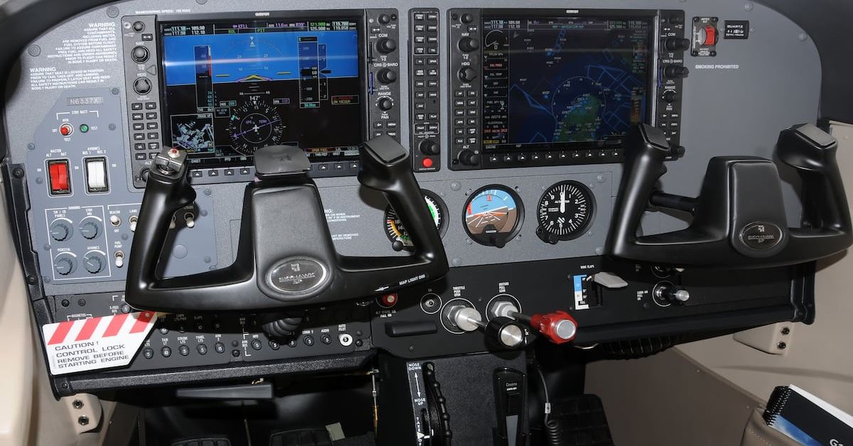 Flight Instructor Jumps To His Death Mid-Lesson, Leaving 22-Year-Old Student To Land Alone