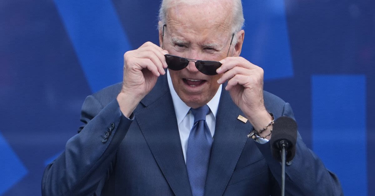 Biden Left Behind On Obama Center Stage, Stares Blankly And Asks 'Where Is My Granddaughter?'